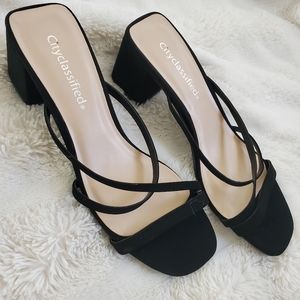 CITYCLASSIFIED Black block heels sandals NEW size 6.5